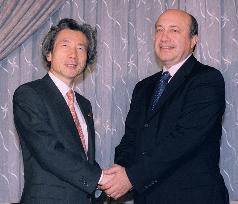 Koizumi meets Russian Foreign Minister Ivanov